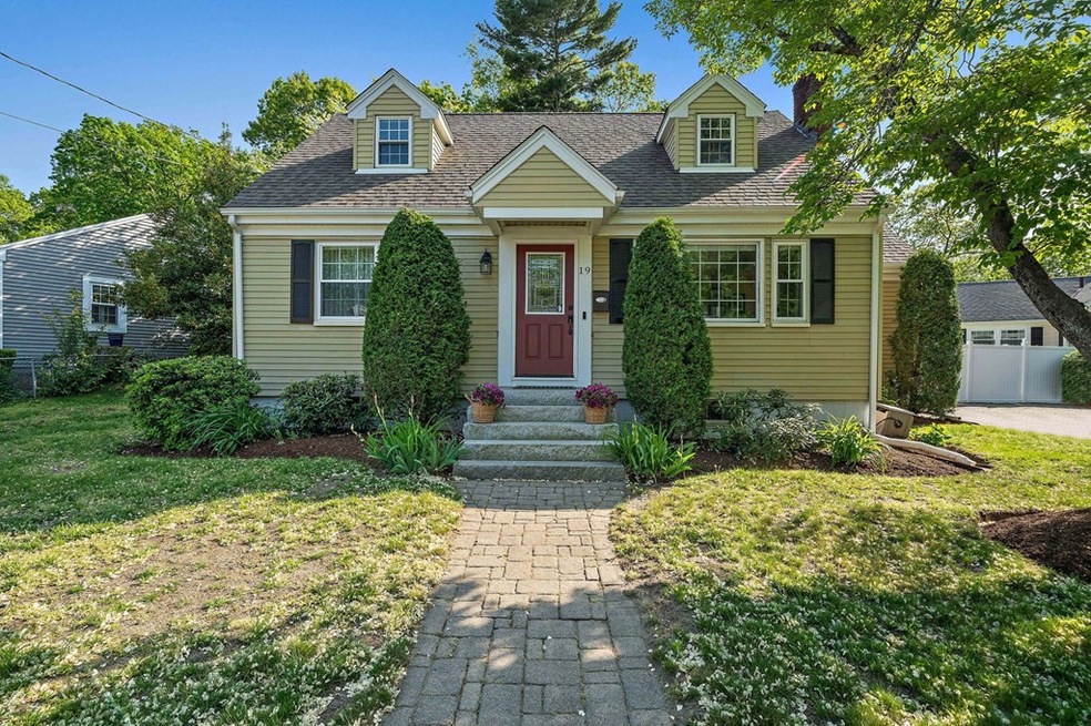 19 Adorn St, Weymouth, MA 02188 - photo 1