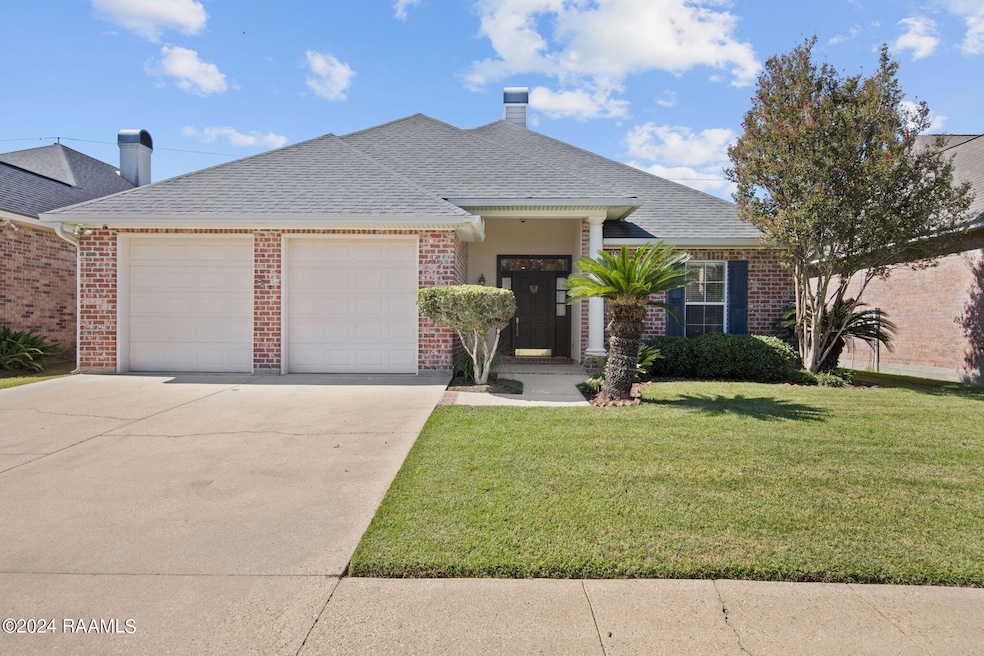1-web-or-mls-302 Kings Cove Cir-1