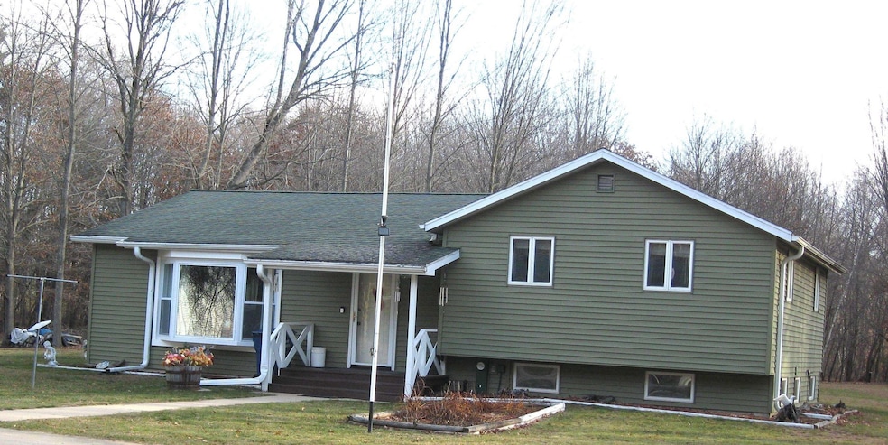 N6996 Springbrook Rd, Cecil, WI 54111 - photo 1