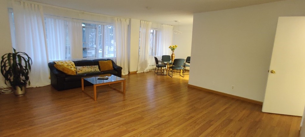 10 Hammond Pond Hwy unit 201, Newton, MA 02467 - photo 1