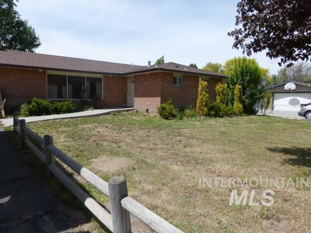949 Bracken St N, Twin Falls, ID 83301 - photo 1