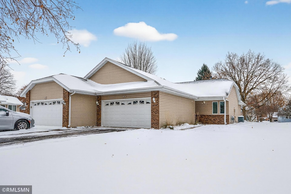 9 Oak Leaf Ln, Circle Pines, MN 55014 - photo 1