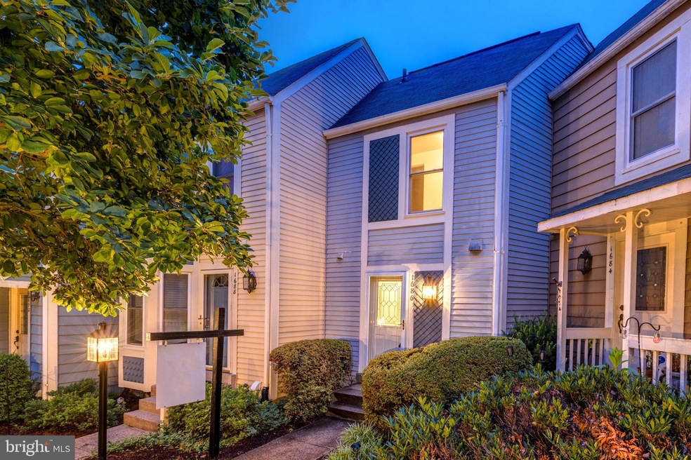 1686 Oaktree Ct, Reston, VA 20194 - photo 1