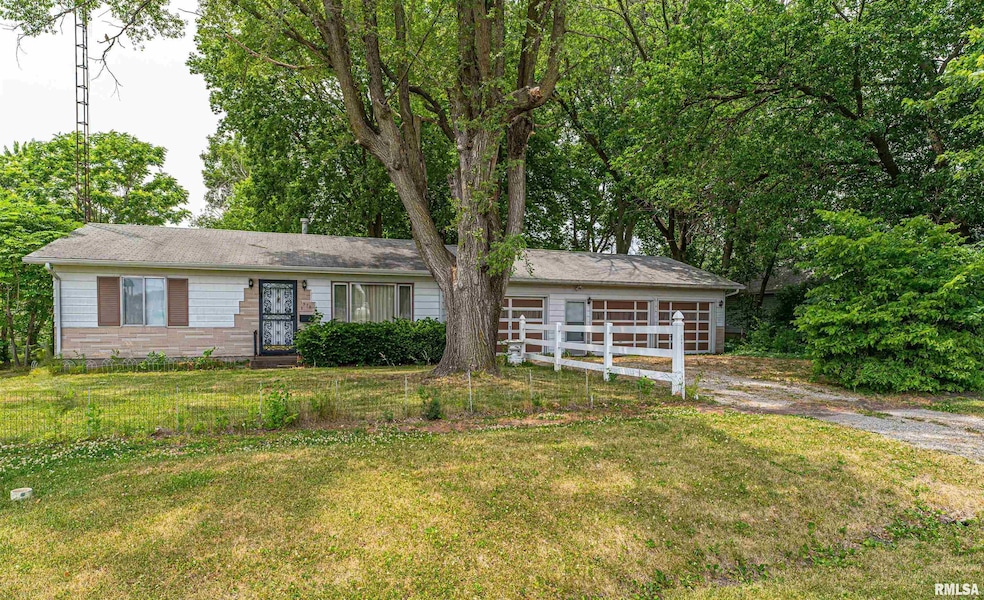 1519 Pekin St, Lincoln, IL 62656 - photo 1