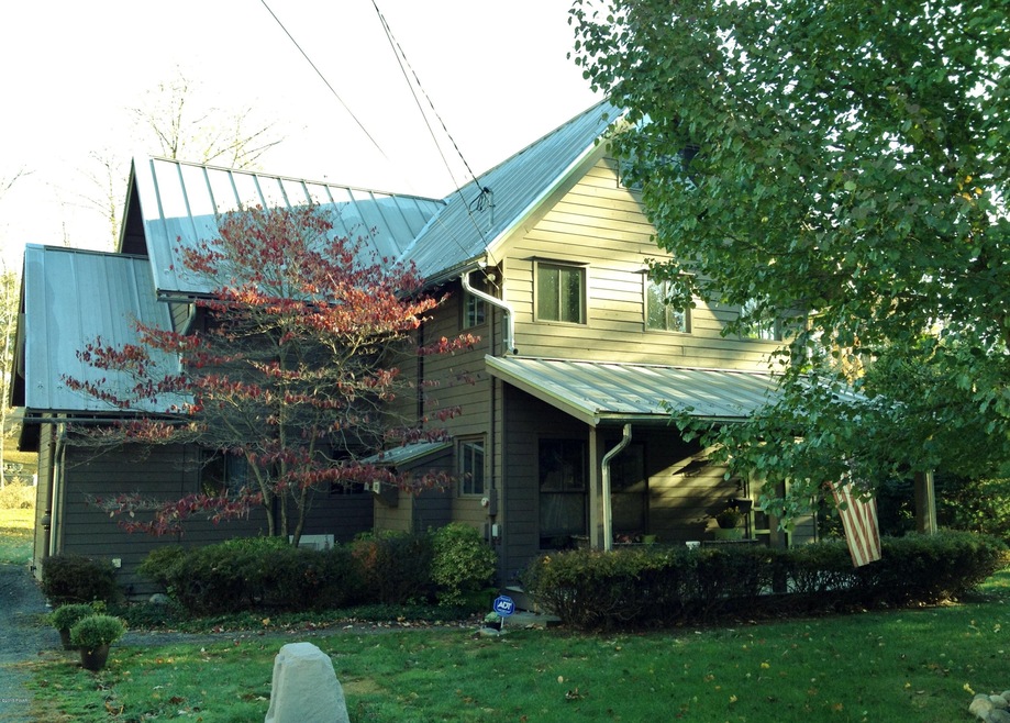 131 Sawkill Ave, Milford, PA 18337 - photo 1