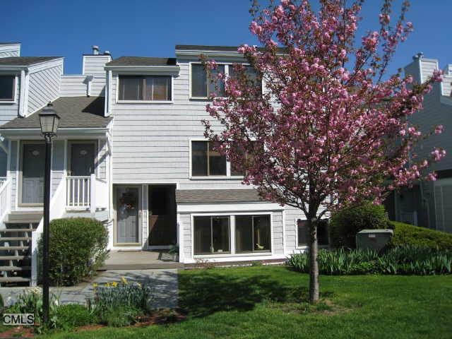 141 Rowayton Woods Dr, Norwalk, CT 06854 - photo 1