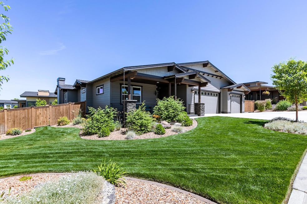 4667 SW Zenith Ave, Redmond, OR 97756 - photo 1