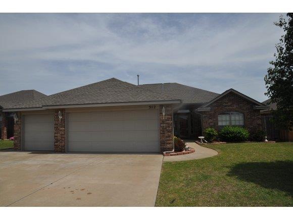 512 Loyd Ln, Moore, OK 73160 - photo 1