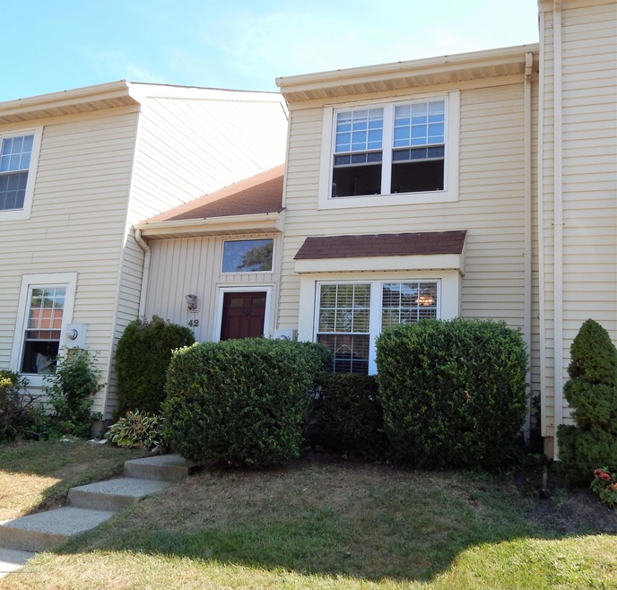 42 Alameda Ct, Eatontown, NJ 07724 - photo 1