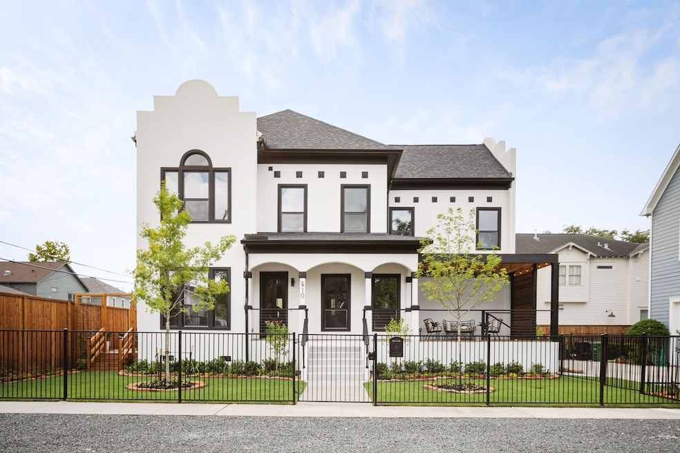 For Sale $1,239,000 • Co-Listing Agent