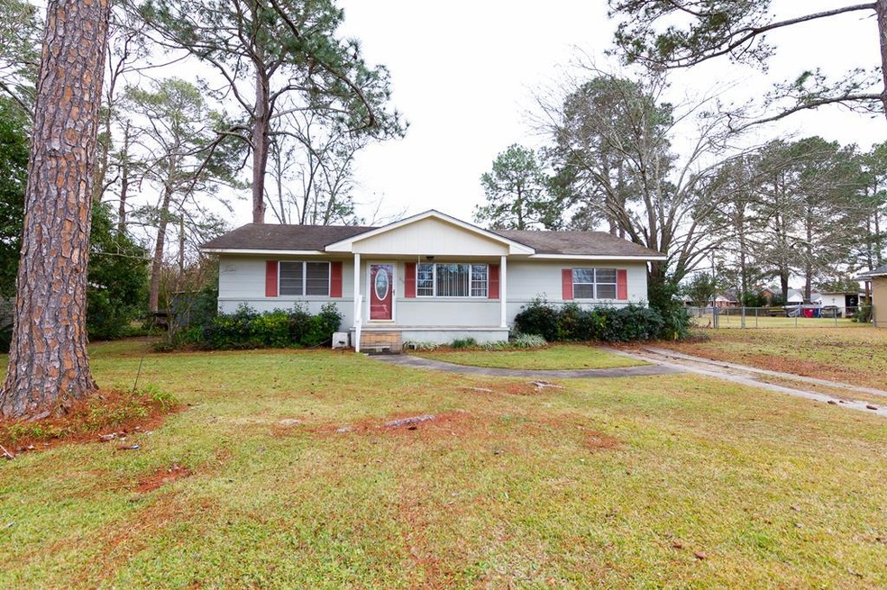310 Elizabeth Cir, Tifton, GA 31794 - photo 1