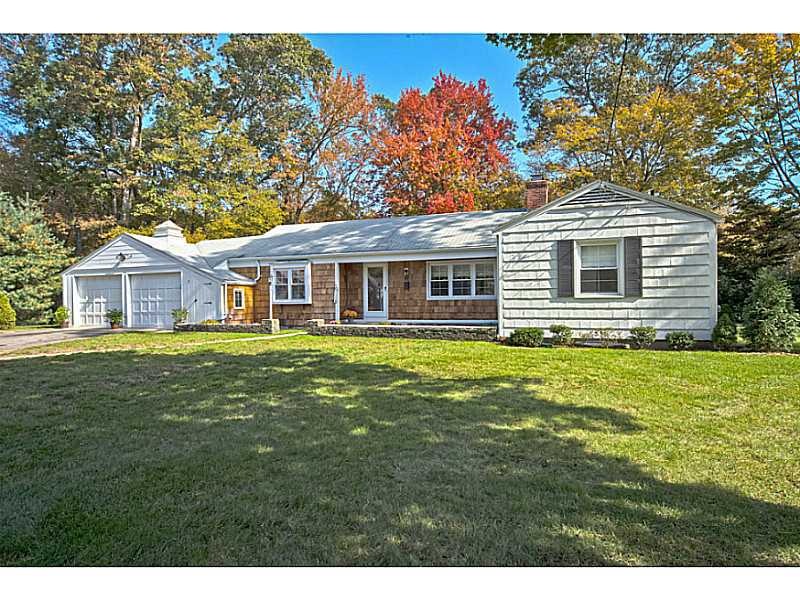 1 Apple Tree Ln, Warwick, RI 02888 - photo 1