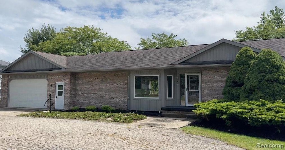 6101 Cook Rd, Swartz Creek, MI 48473 - photo 1