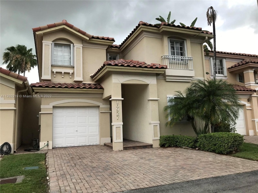 10927 NW 67th Terrace, Doral, FL 33178 - photo 1