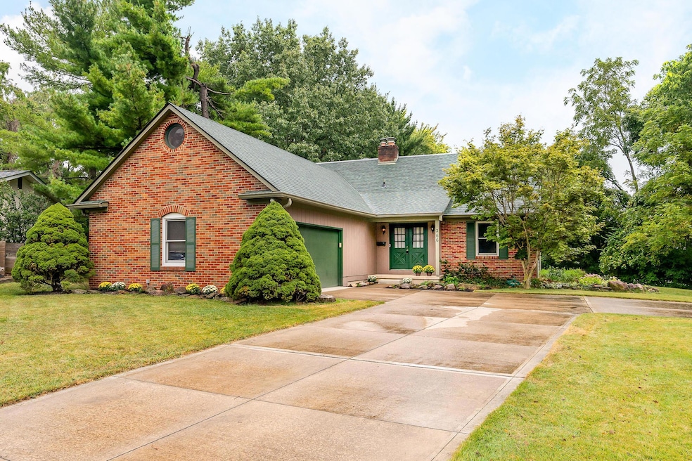 266 Colony Ct-6