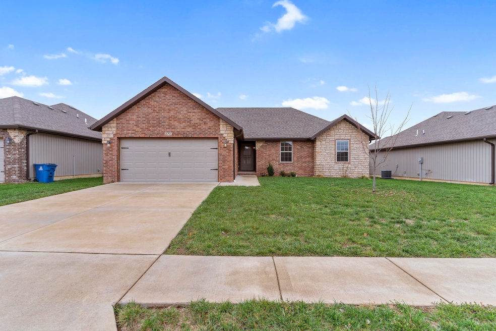 876 E Ozark Jubilee Rd, Nixa, MO 65714 - photo 1