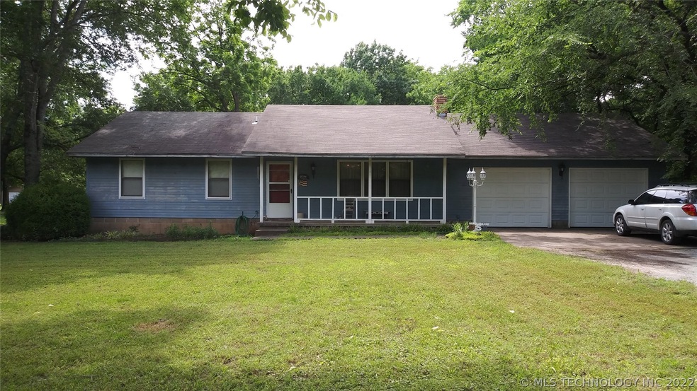 1203 N Navajo St, Chouteau, OK 74337 - photo 1