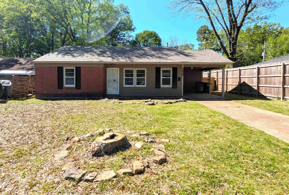 Ranch-style home with concrete driveway, a carport