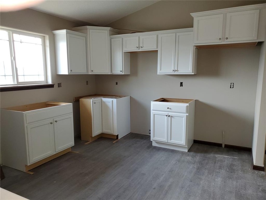 2012 Holly Meadow Ave SW, Cedar Rapids, IA 52404 - photo 1