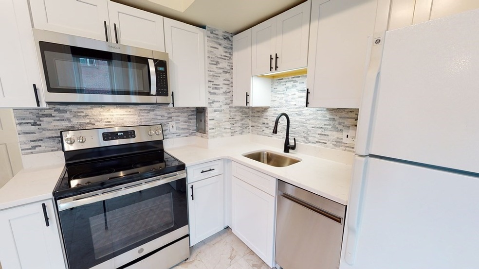 518 Putnam Ave unit 2, Cambridge, MA 02139 - photo 1