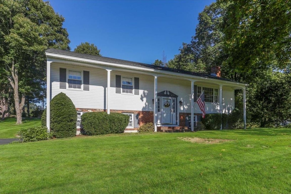 410 E View Dr, Pembroke, NH 03275 - photo 1