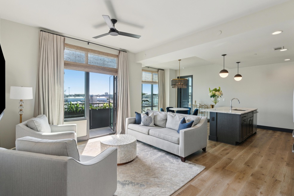 Open concept living & kitchen