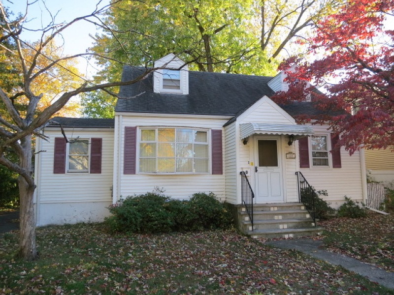 110 Macarthur Dr, Saddle Brook, NJ 07663 - photo 1