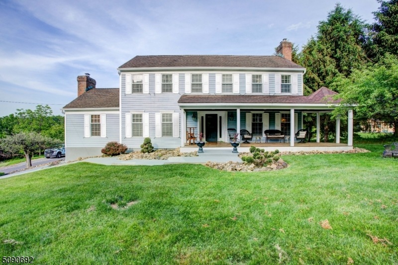 426 Buckhorn Dr, Belvidere, NJ 07823 - photo 1