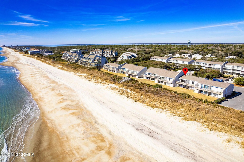 Oceanfront townhome in Pine Knoll Shores