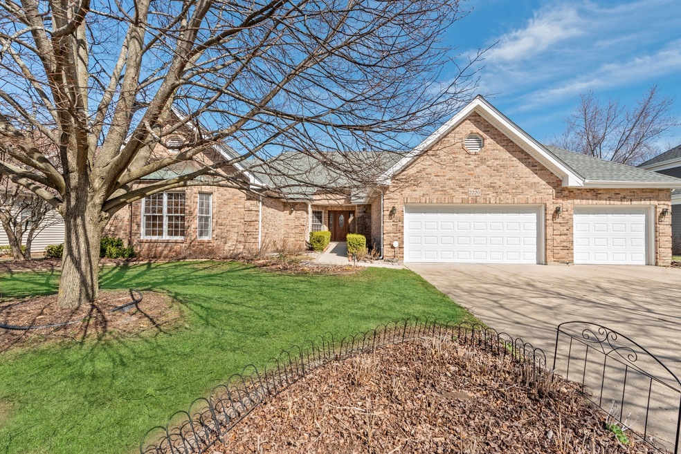 2220 Periwinkle Ln, Algonquin, IL 60102 - photo 1