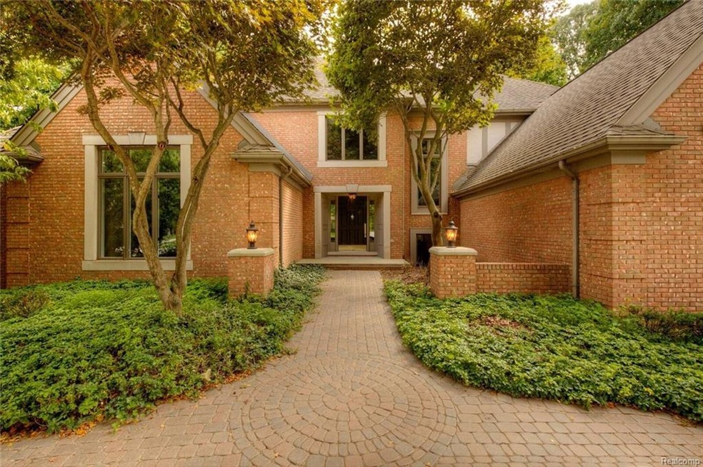 4780 Rivers Edge Dr, Troy, MI 48098 - photo 1