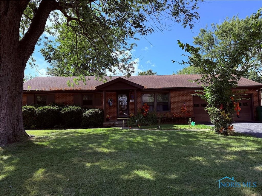 1726 Eastview Dr, Findlay, OH 45840 - photo 1