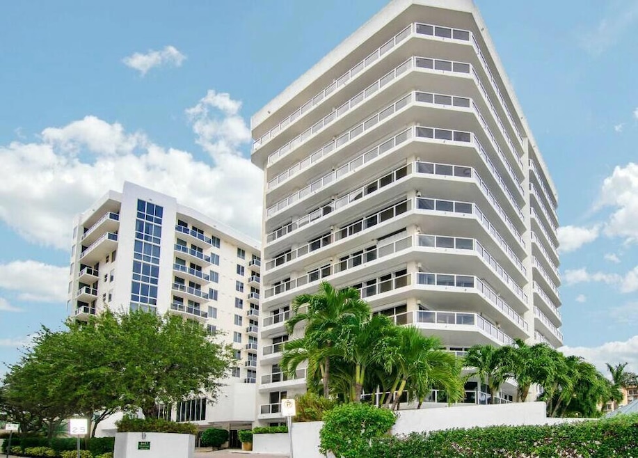 For Sale $665,000 • Co-Listing Agent