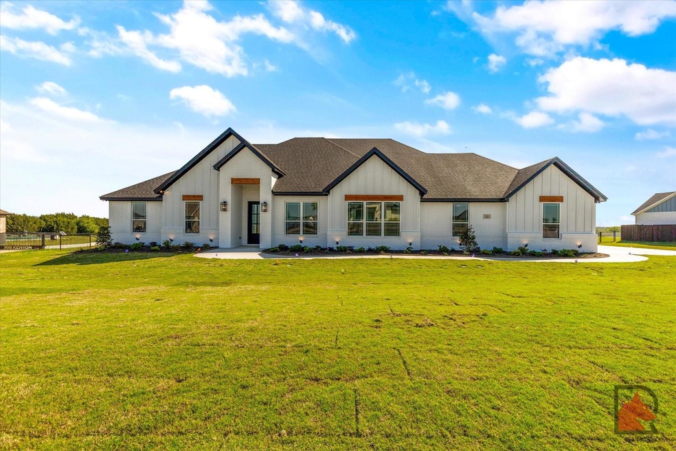 312 Kenyon Ct, Granbury, TX 76049 - photo 1