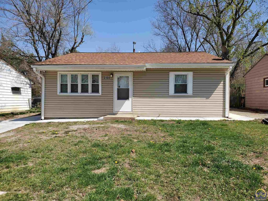 3104 SE Fremont St, Topeka, KS 66605 - photo 1