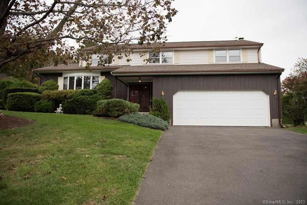 31 Woodpond Dr, Wethersfield, CT 06109 - photo 1