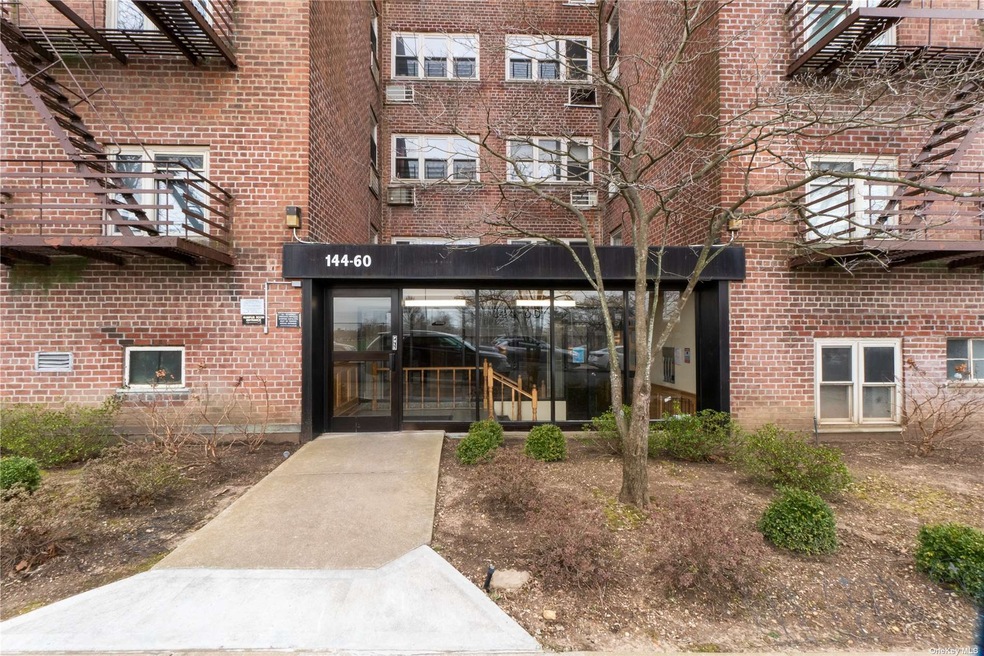 14460 Gravett Rd unit 3H, Flushing, NY 11367 - photo 1