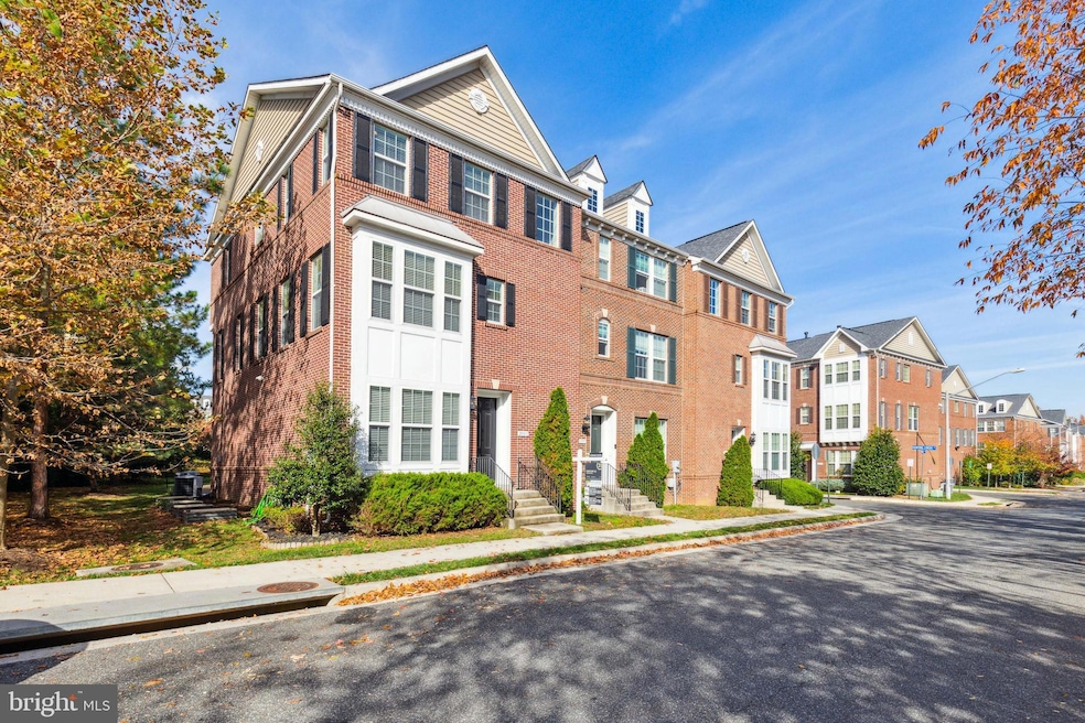 2083 Hunting Creek Ct, Alexandria, VA 22303 - photo 1