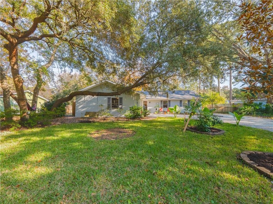 138 Crossbrook Dr, Brunswick, GA 31525 - photo 1