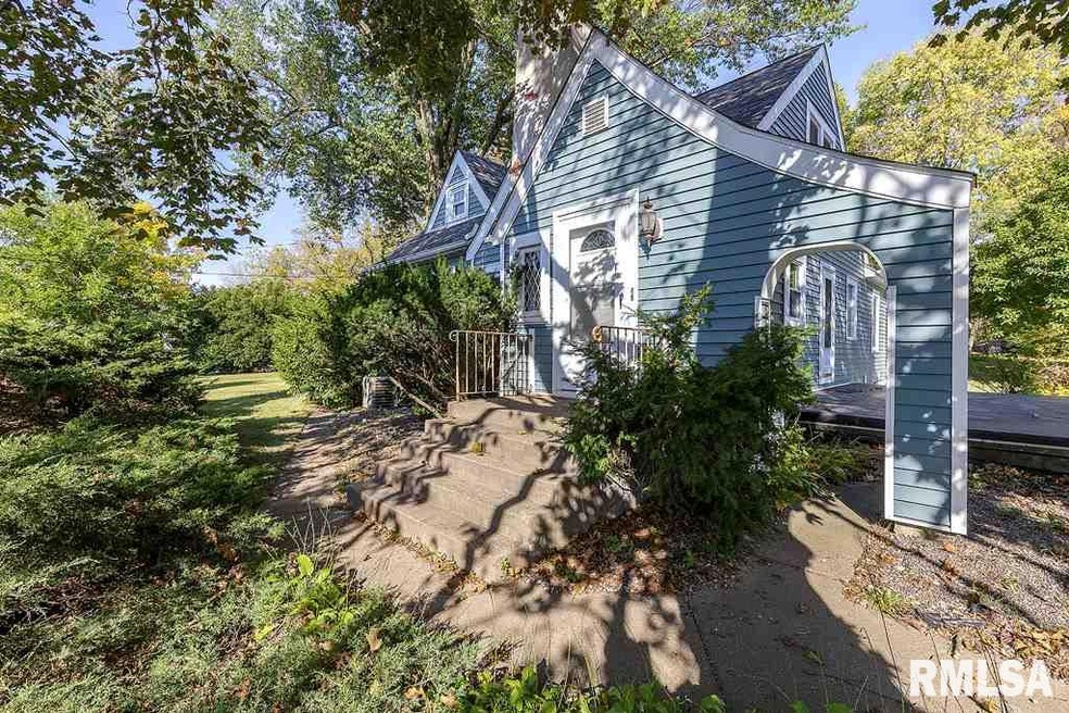 2356 E Locust St, Davenport, IA 52803 - photo 1