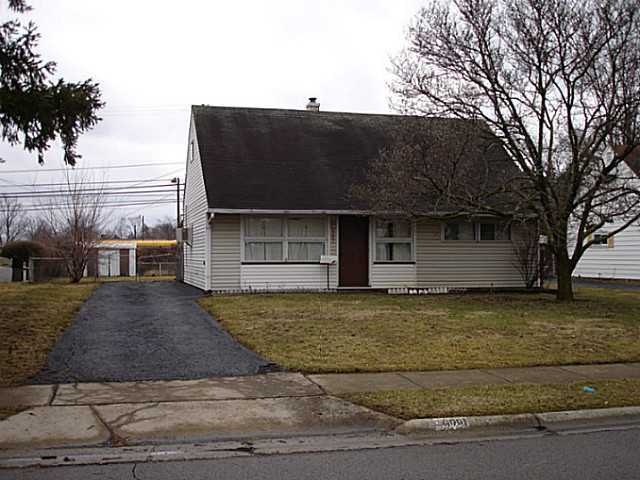 4001 Virginia Cir E, Columbus, OH 43213 - photo 1