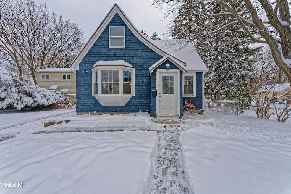 7 Pinehurst Rd, Albany, NY 12205 - photo 1