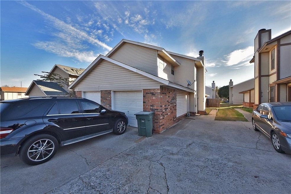 1016 Chowning Ave, Edmond, OK 73034 - photo 1