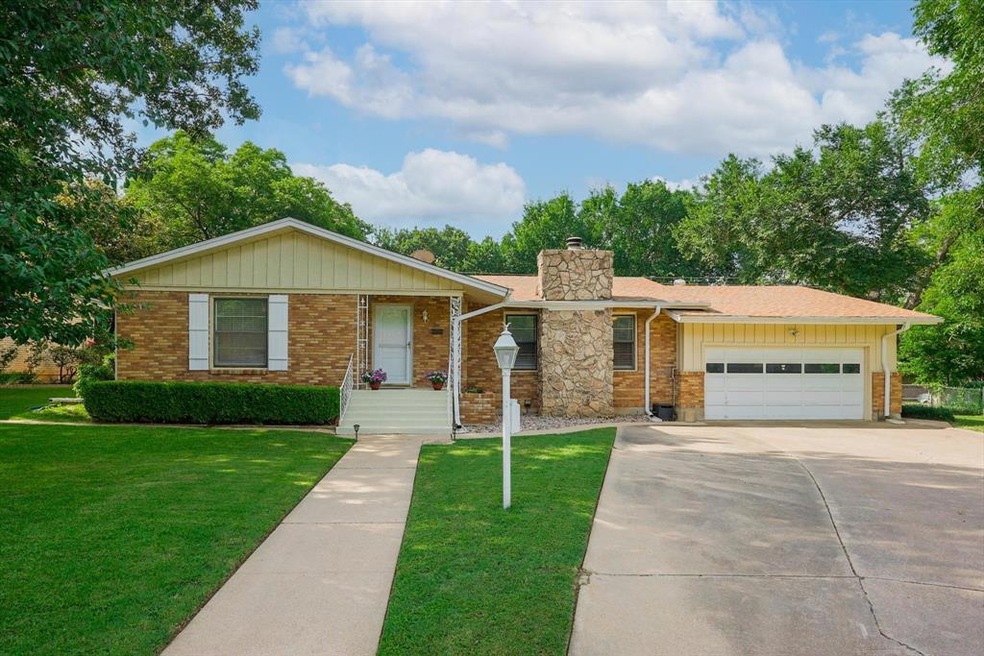 26 Brook Forest Ln, Hurst, TX 76053 - photo 1