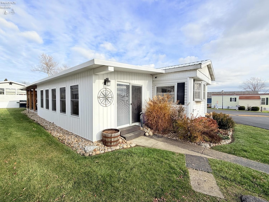 1859 NE Catawba Rd unit 125, Port Clinton, OH 43452 - photo 1