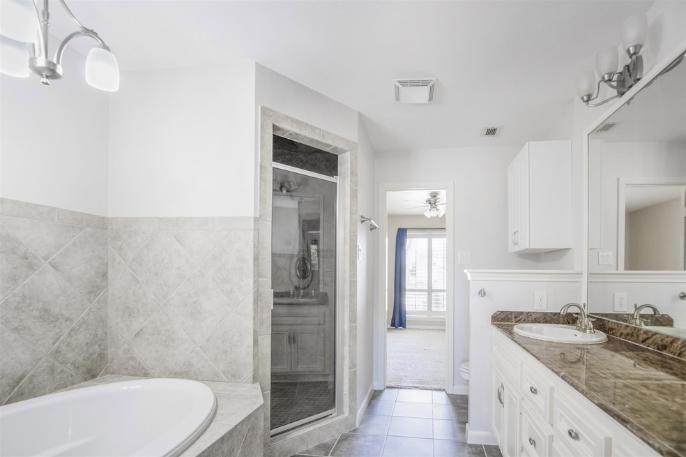 10150 Longmont Dr unit 38, Houston, TX 77042 - photo 1