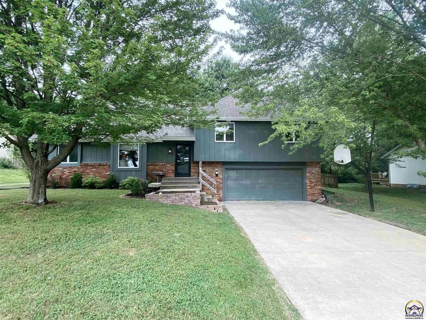 3835 SW Nottingham Rd, Topeka, KS 66610 - photo 1