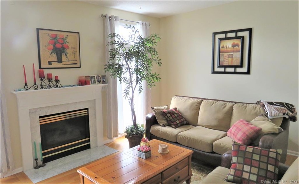 565 Newfield St unit 4, Middletown, CT 06457 - photo 1