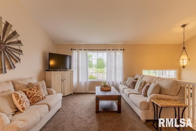 5501 N Leawood Ct, Peoria, IL 61615 - photo 1