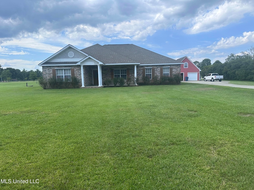 8101 Pecan Ridge Dr, Moss Point, MS 39562 - photo 1